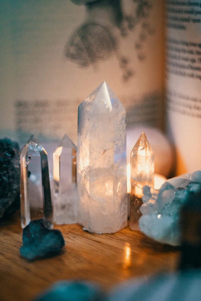 Book a session at your home with illuminated crystals that help improve the energy. They remove blockages in the energy field